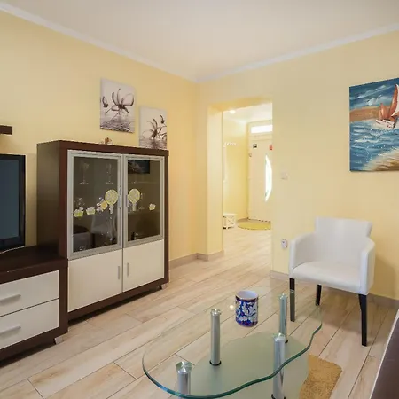 Perla - 2 Min To The & Free Parking Apartament Makarska