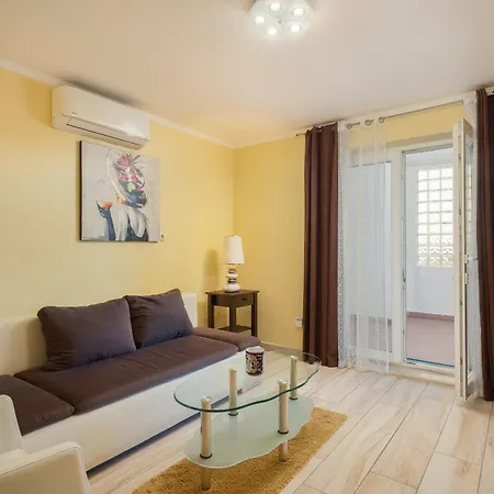 Perla - 2 Min To The & Free Parking Apartment *