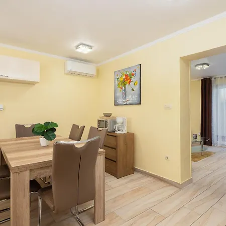 Apartment Perla - 2 Min To The & Free Parking *