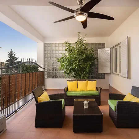 Perla - 2 Min To The & Free Parking *