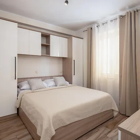 Perla - 2 Min To The & Free Parking Apartment