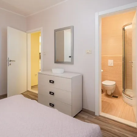 Perla - 2 Min To The & Free Parking *