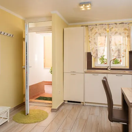 Perla - 2 Min To The & Free Parking Apartament