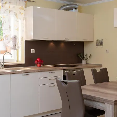 Apartment Perla - 2 Min To The & Free Parking *