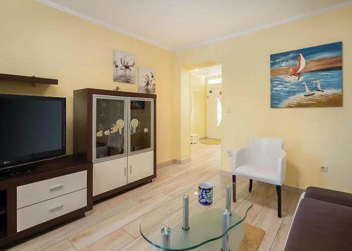 Perla - 2 Min To The & Free Parking Apartament Makarska