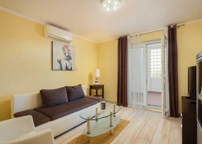 Perla - 2 Min To The & Free Parking Apartment *