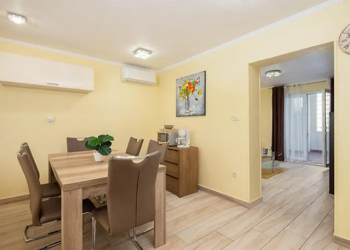 Apartament Perla - 2 Min To The & Free Parking *