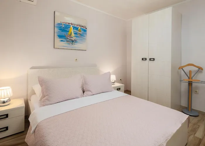 Apartament Perla - 2 Min To The & Free Parking Makarska