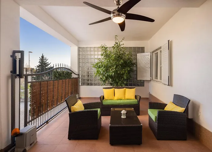 Perla - 2 Min To The & Free Parking *