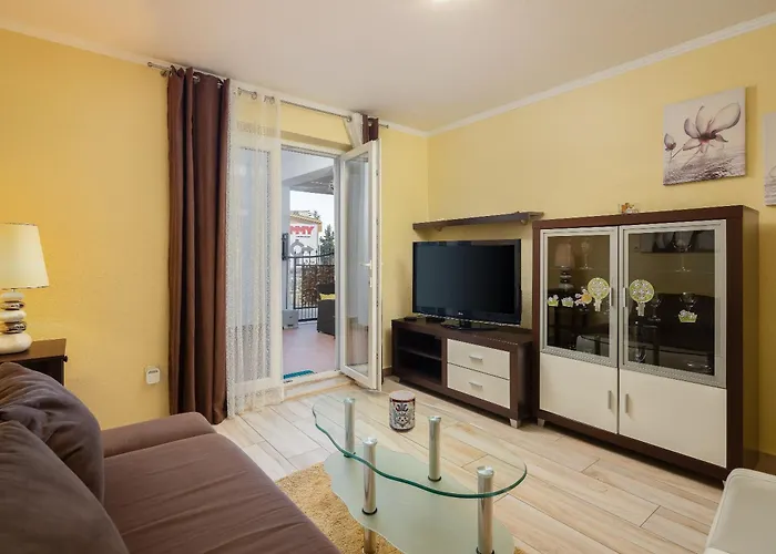 Perla - 2 Min To The & Free Parking