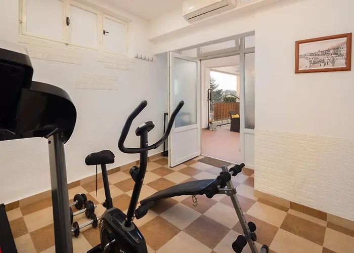 Perla - 2 Min To The & Free Parking Apartment *