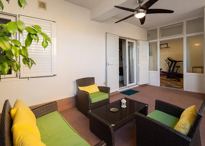 Apartament Perla - 2 Min To The & Free Parking *