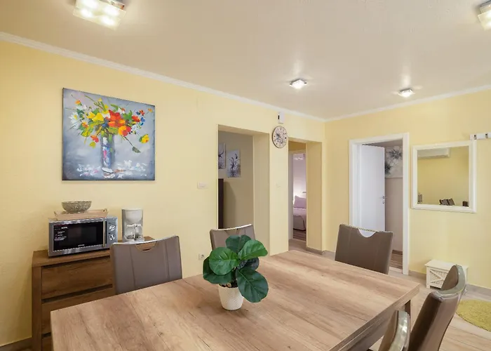 Apartament Perla - 2 Min To The & Free Parking Makarska