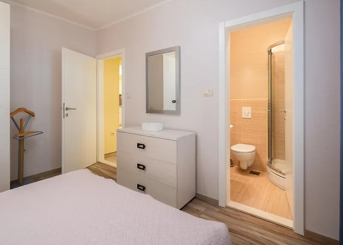 Perla - 2 Min To The & Free Parking *