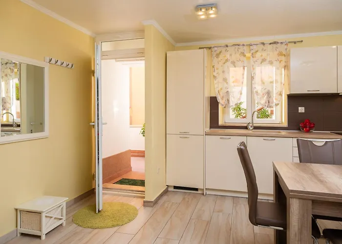 Perla - 2 Min To The & Free Parking Apartment