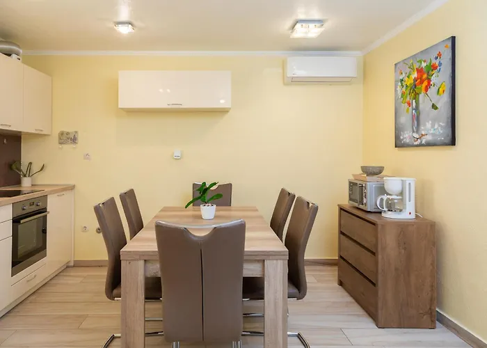 Perla - 2 Min To The & Free Parking Apartment *