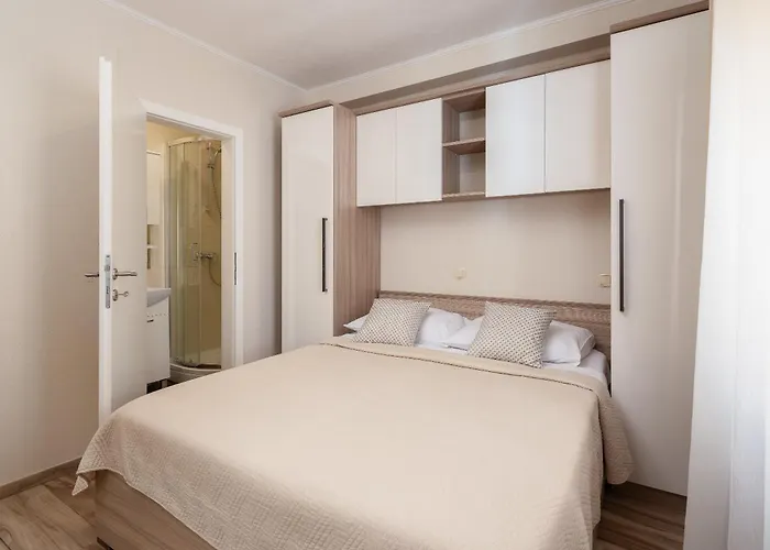 Apartament Perla - 2 Min To The & Free Parking *