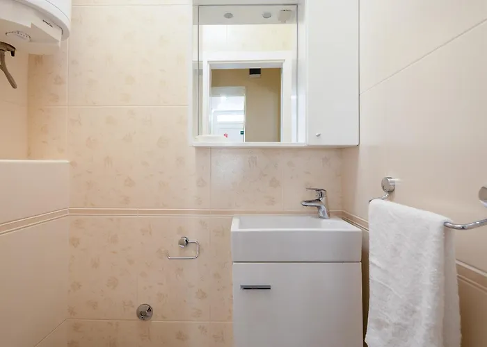 Apartament Perla - 2 Min To The & Free Parking