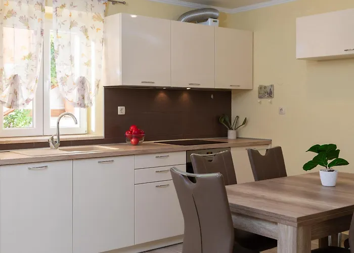 Apartament Perla - 2 Min To The & Free Parking *