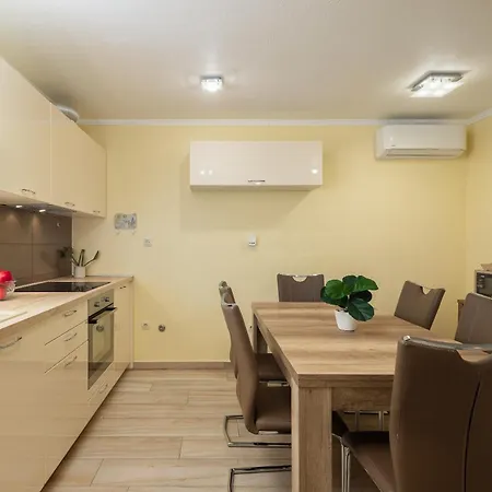 Perla - 2 Min To The & Free Parking * Makarska