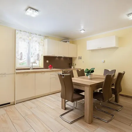 Perla - 2 Min To The & Free Parking