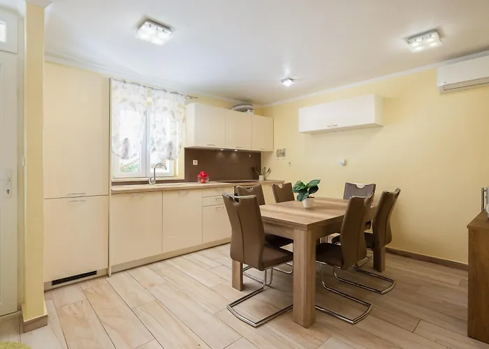 Perla - 2 Min To The & Free Parking